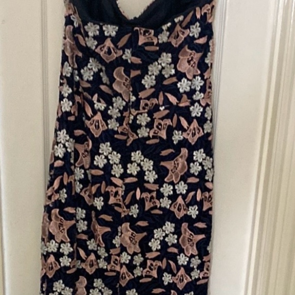 CHIC GORGEOUS DETAILED LACE STRAPLESS DRESS;MIDI;Fully Lined;Size 8💗;Worn Once - Picture 15 of 16